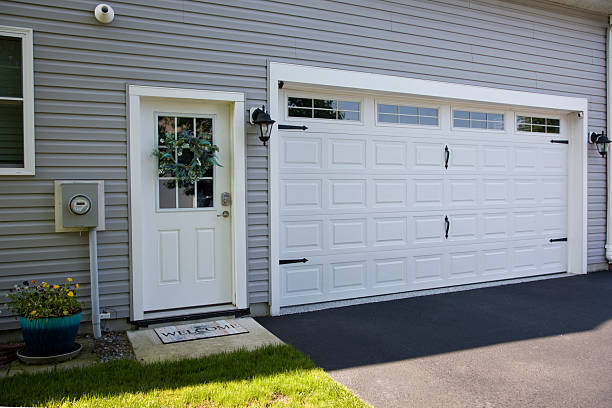24/7 Emergency Garage Door Installation experts in East Providence, RI